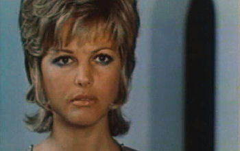 Claudia Cardinale in Popsy Pop